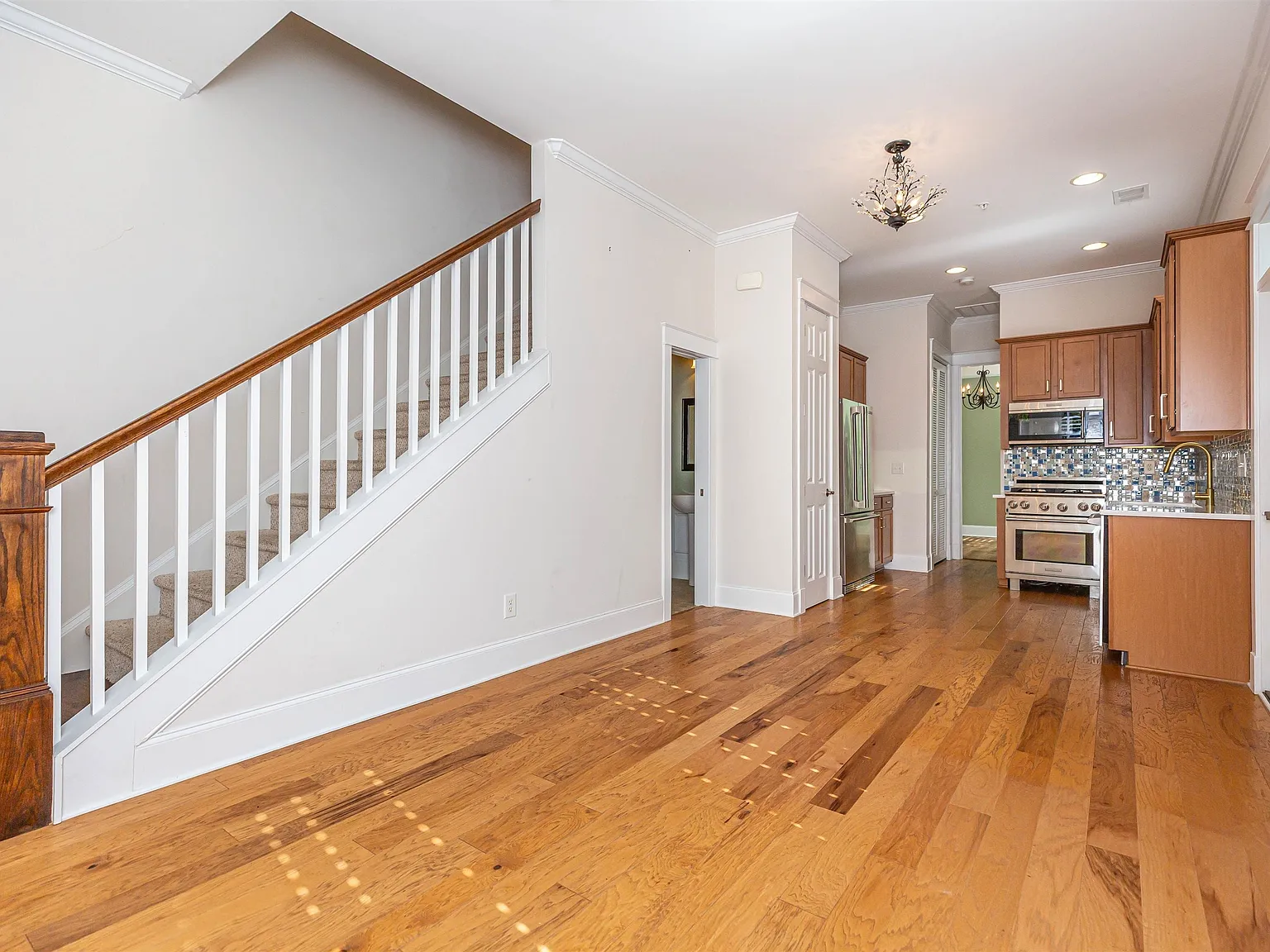 3 bed, 2.5 bath, 1800 sqft, $2,550 — Photo 4