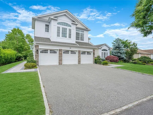 9 Pondview Drive, Saint James, NY 11780