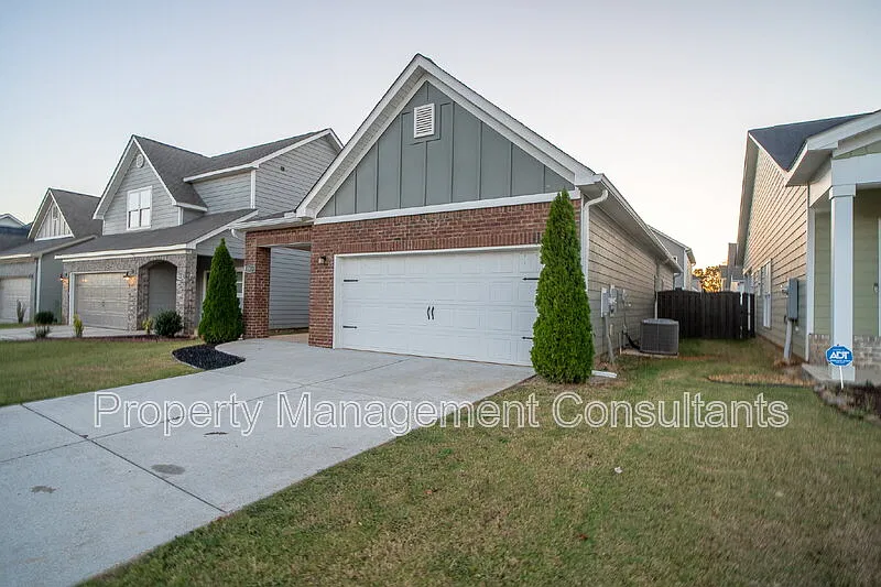 3 bed, 2.0 bath, 1334 sqft, $1,695 — Photo 3