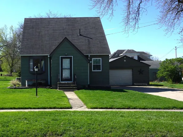 202 W 4th St, Wellsburg, IA 50680