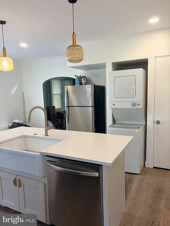 3 bed, 1160 sqft, $2,000 — Photo 3