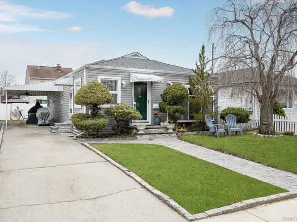 527 Willow Street, South Hempstead, NY 11550