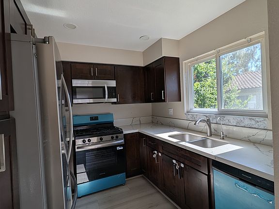5th image of 24139 Sylvan Glen Rd Unit E