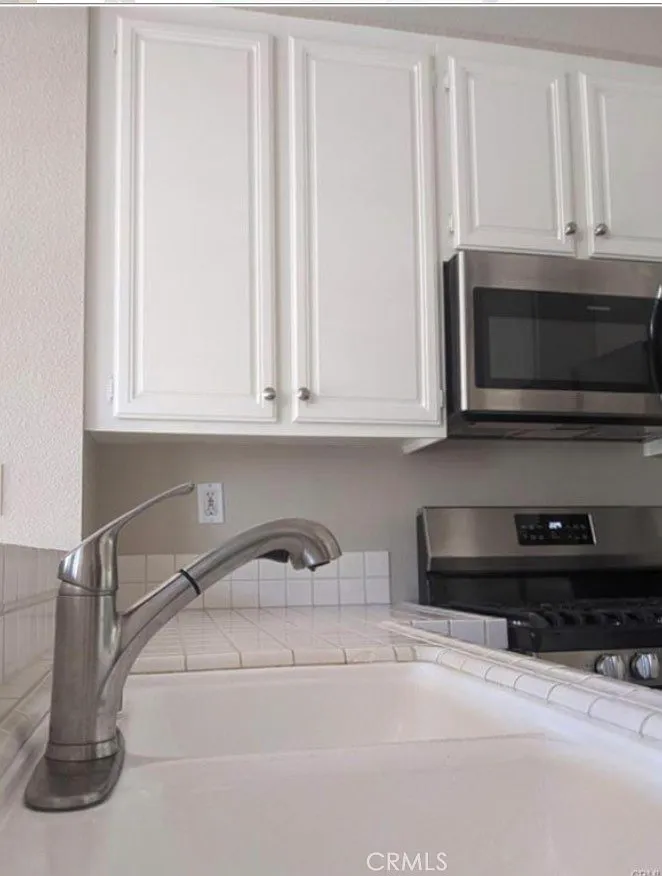 2 bed, 2.5 bath, 1091 sqft, $3,300 — Photo 4
