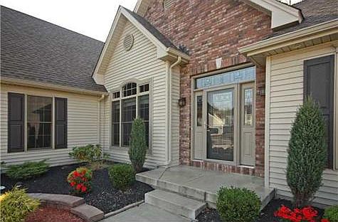 3rd image of 18 Worthington Ln