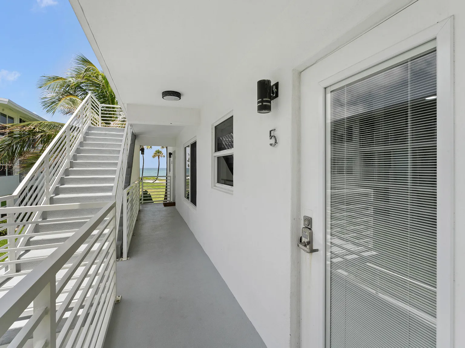 2 bed, 2.0 bath, 1000 sqft, $5,000 — Photo 2