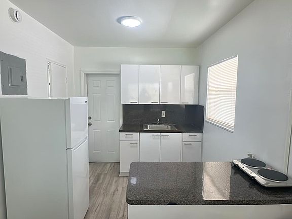 5th image of 421 Sunset Dr #11420510