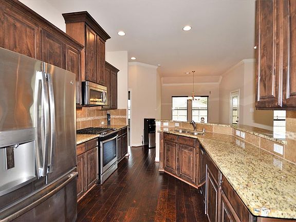 Granite counter tops, tile splash-back, stainless steel 5 burner stovetop.
