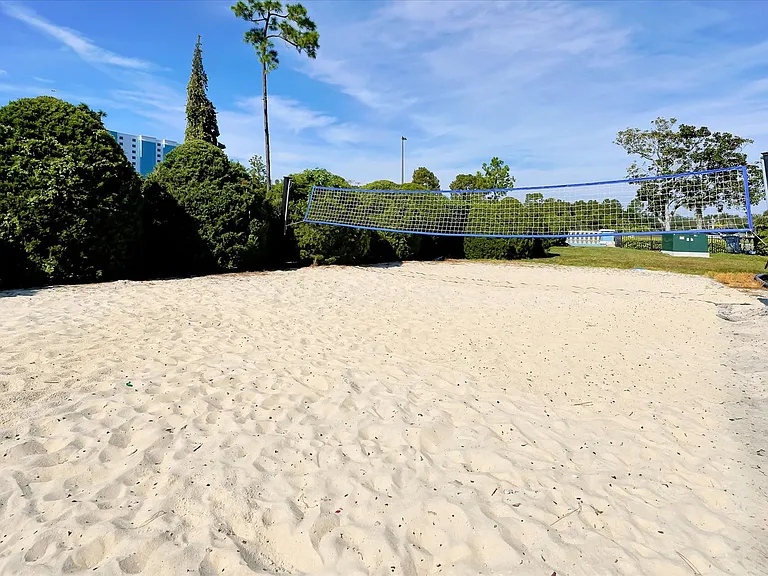 Mission Club Apartments — Photo 33