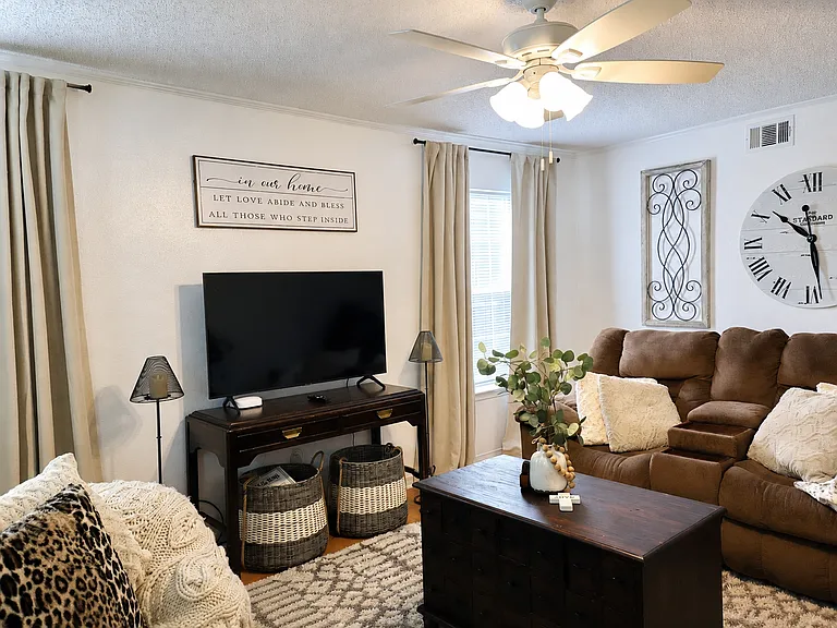 4008 Breezy Hill Ln — Photo 8