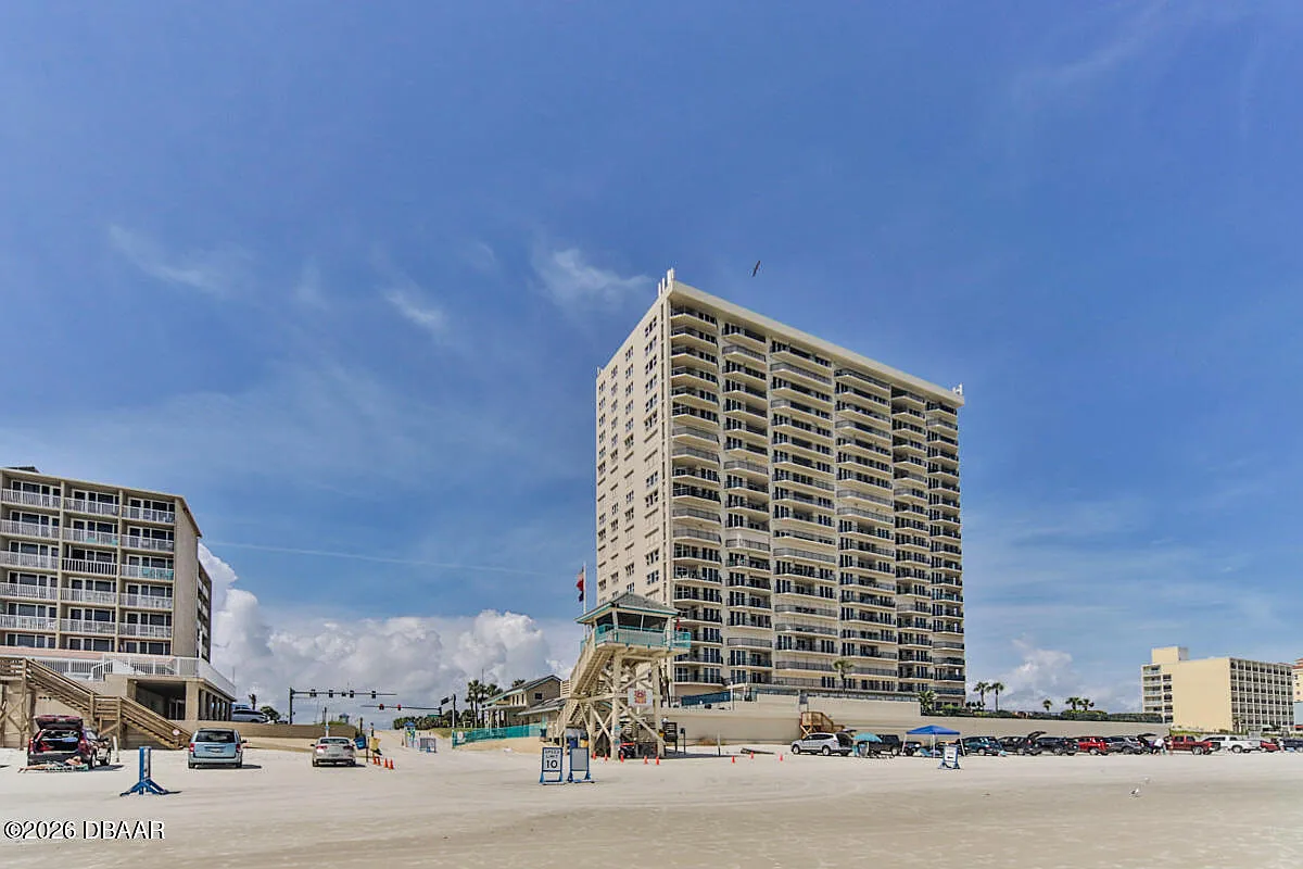 2 bed, 2.0 bath, 1395 sqft, $3,000 — Photo 3