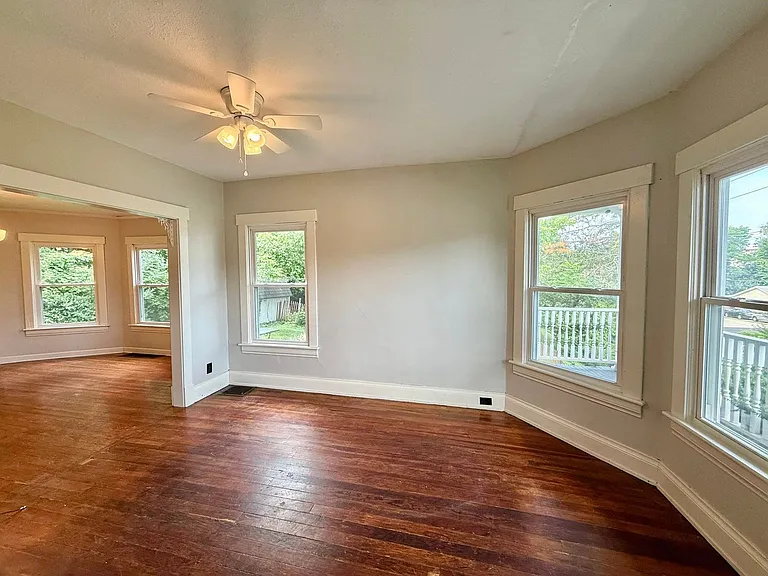210 O'Bannon Ave — Photo 3