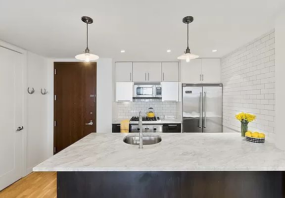 4th image of 500 4th Ave APT 2L