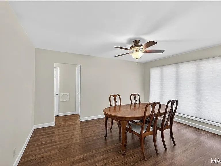 2250 Loveland Dr — Photo 3