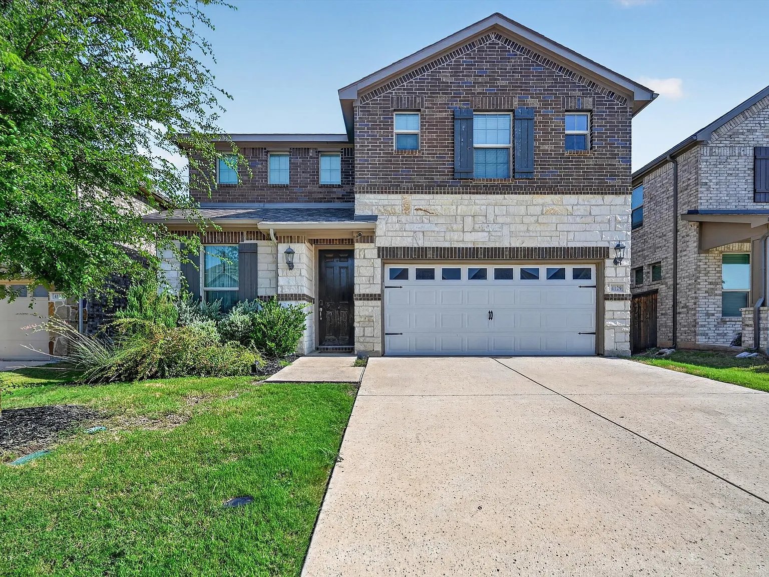 4 bed, 2.5 bath, 2548 sqft, $3,090 — Photo 2