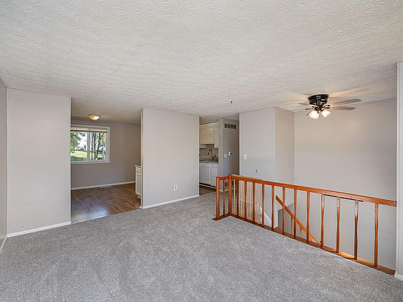 5th image of 6575 Louise Ct