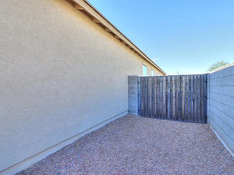 752 W Silver Reef Dr — Photo 27