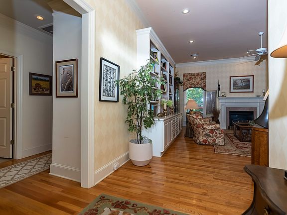5th image of 204 Chickadee Ct