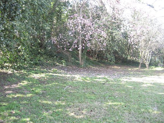 3rd image of 1412 Wisteria Dr