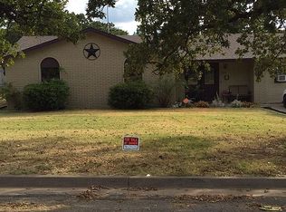 319 Lacewell St, Jacksboro, TX 76458