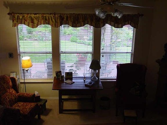 3rd image of 1312 Old Oak Trl