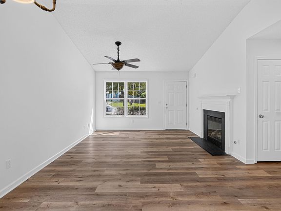 2nd image of 165 Ashewood Commons Dr