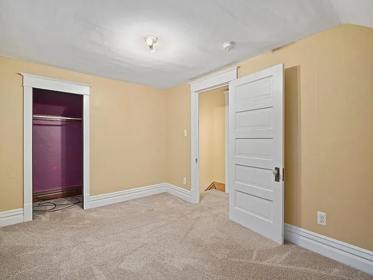 227 Regent St — Photo 17