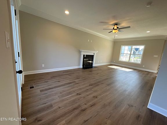 5th image of 5962 Honeycrisp Rd