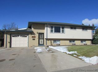 3124 Bluff Pl, Cheyenne, WY 82009