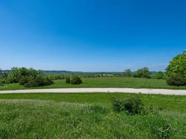4 Eagle Ln, Galena, IL 61036