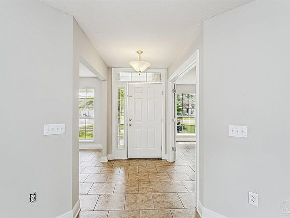 3rd image of 5323 English Oak Dr