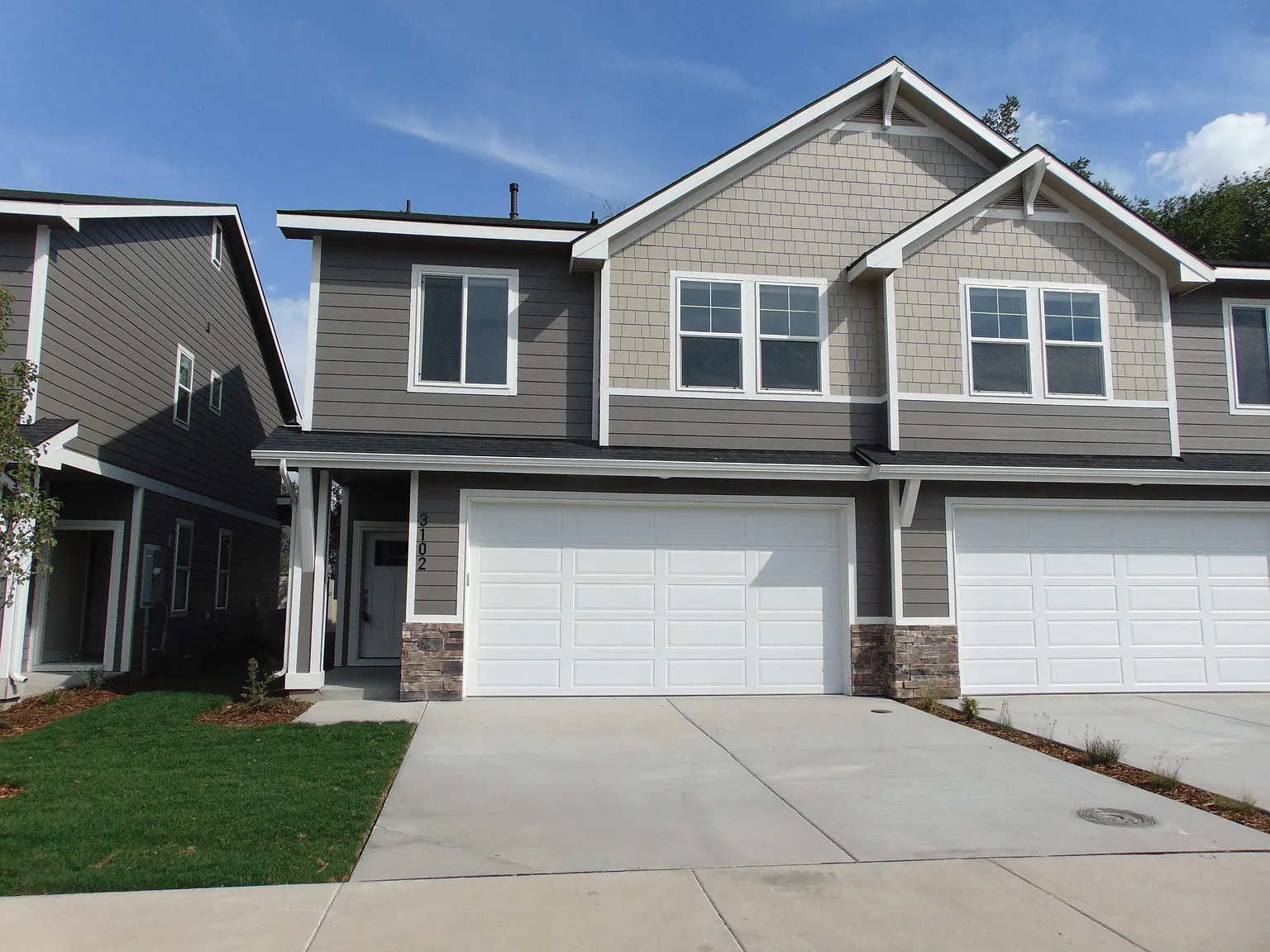 3 bed, 2.5 bath, 1693 sqft, $2,100 — Photo 1