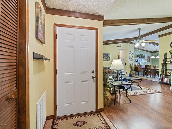 ENTRY/LAMINATE FLOORING