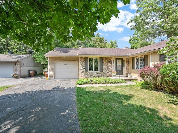 3rd image of 3241 Woodbrook Rd