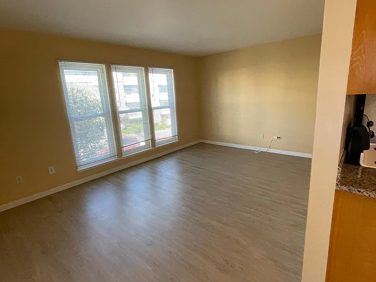 1528 Oxford St #5 — Photo 5