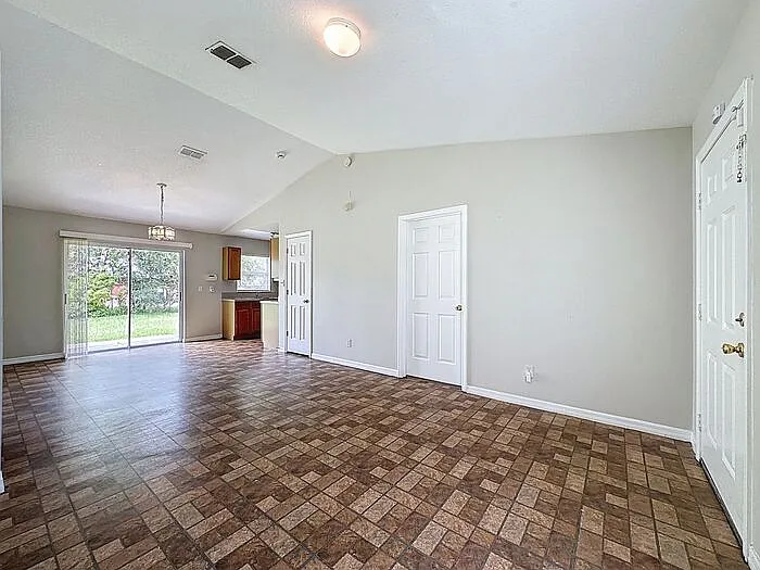 3 bed, 2.0 bath, 1132 sqft, $1,950 — Photo 4