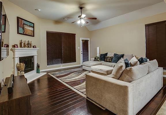 2nd image of 10416 Sexton Dr