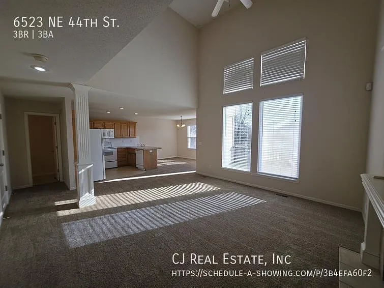 6523 NE 44th St — Photo 2