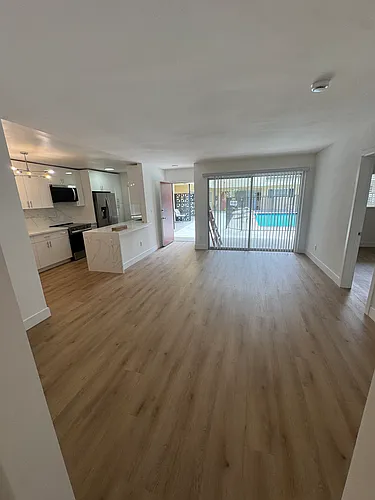 2400 Beverley Ave #2 Photo 1