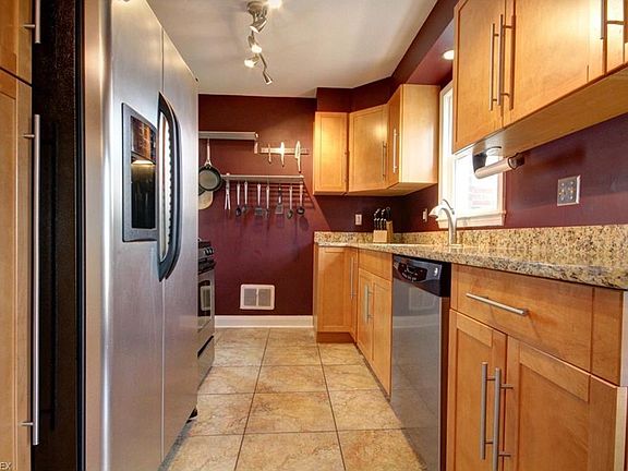 4th image of 278 Brookfield Ave