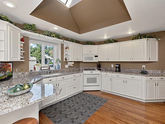 4th image of 53395 Pheasant Ridge Dr