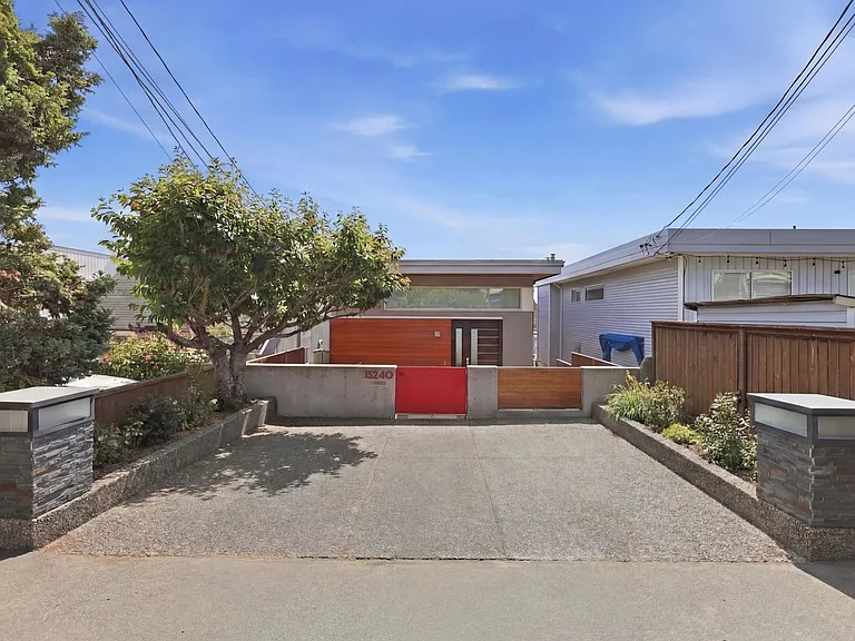 15240 Victoria Ave — Photo 24