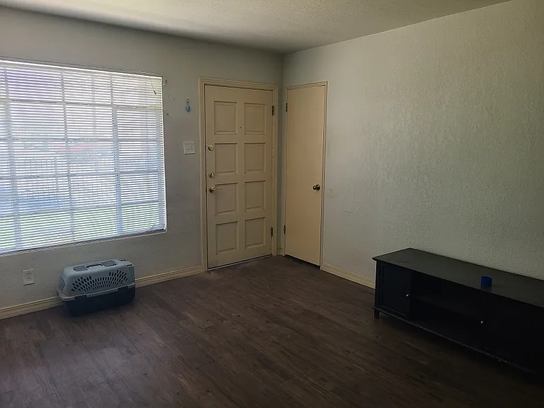 701 W Yandell Dr #4-1 — Photo 3