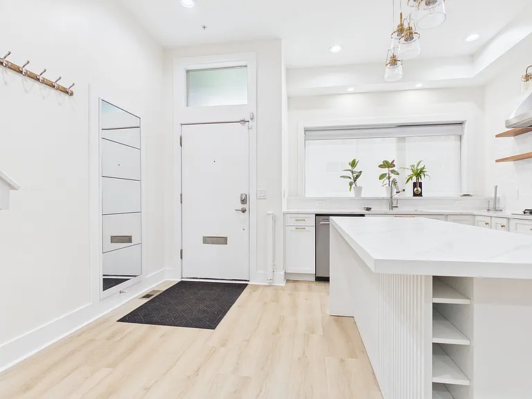 1129 N Hope St — Photo 2