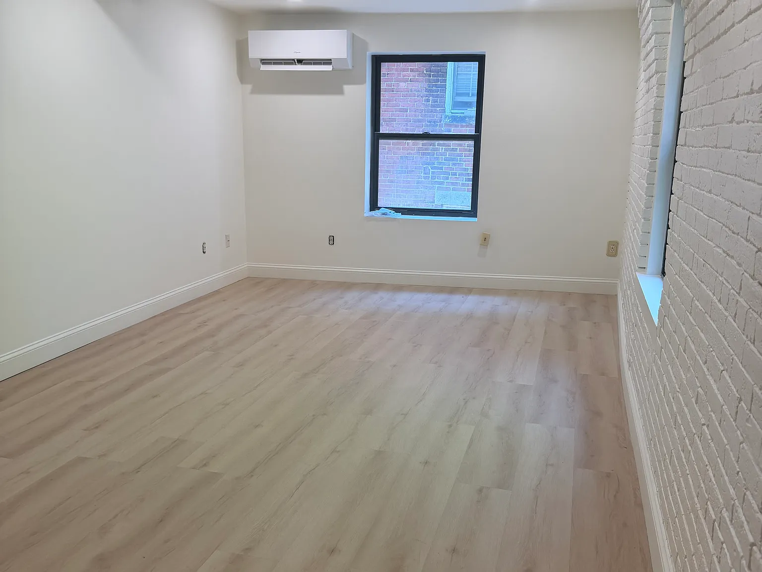 2 bed, 1066 sqft, $3,950 — Photo 3
