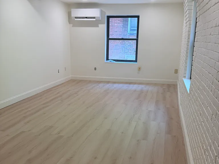 170 Commercial St #4 — Photo 4