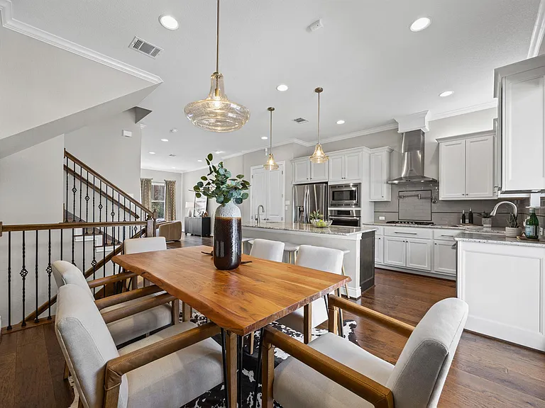 1112 Highknoll Ln #B — Photo 1