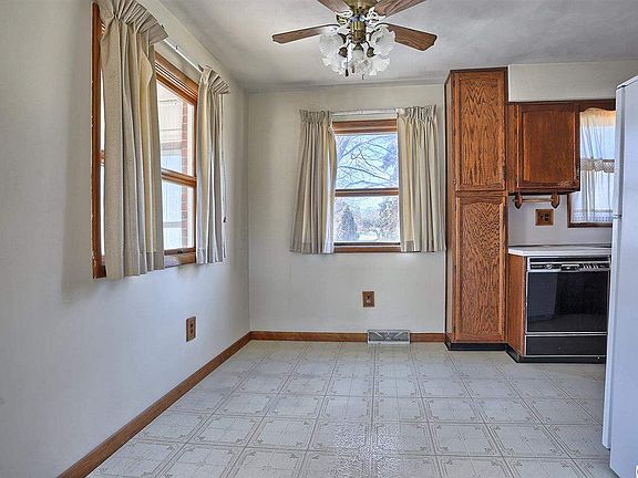 5th image of 302 James St