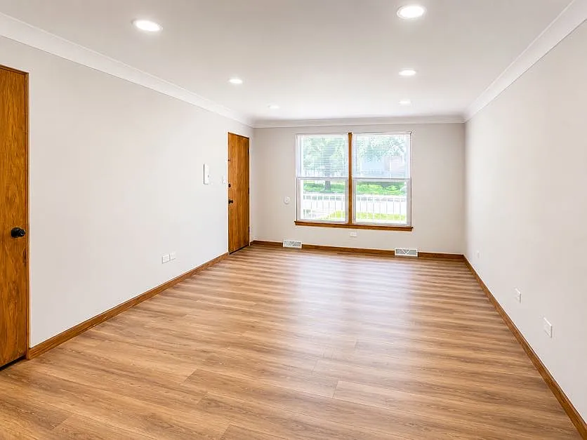 3 bed, 1.5 bath, 1000 sqft, $1,900 — Photo 3