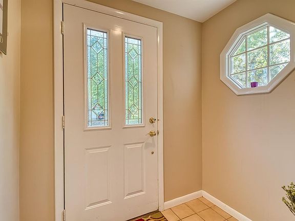 2nd image of 511 Maxine Dr